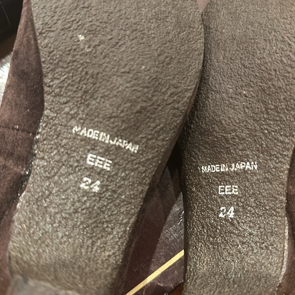 Genuine suede leather low heels pumps with mink embellishment. Japan Size 24 - Picture 2 of 7